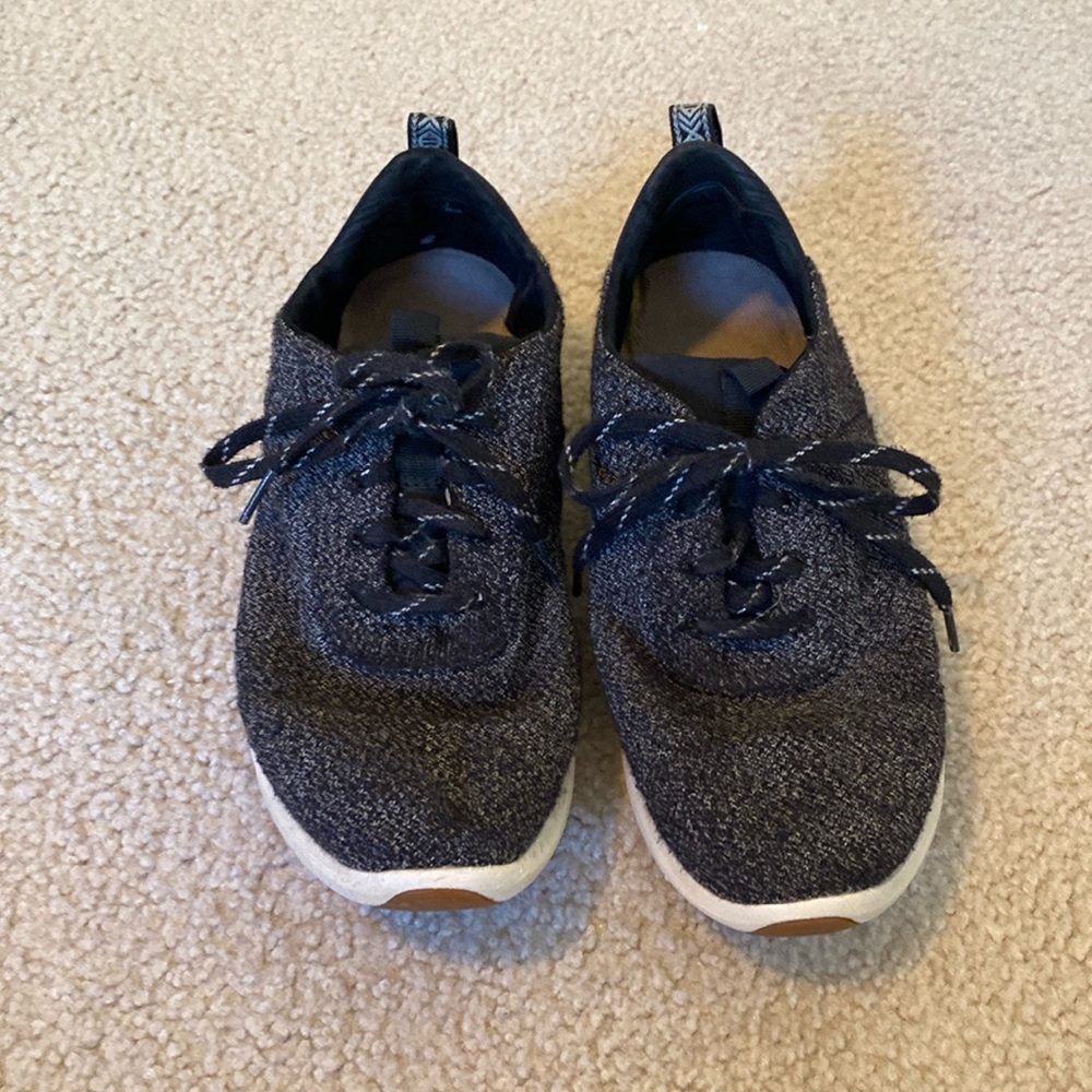 Black & White Toms Tennis Shoes